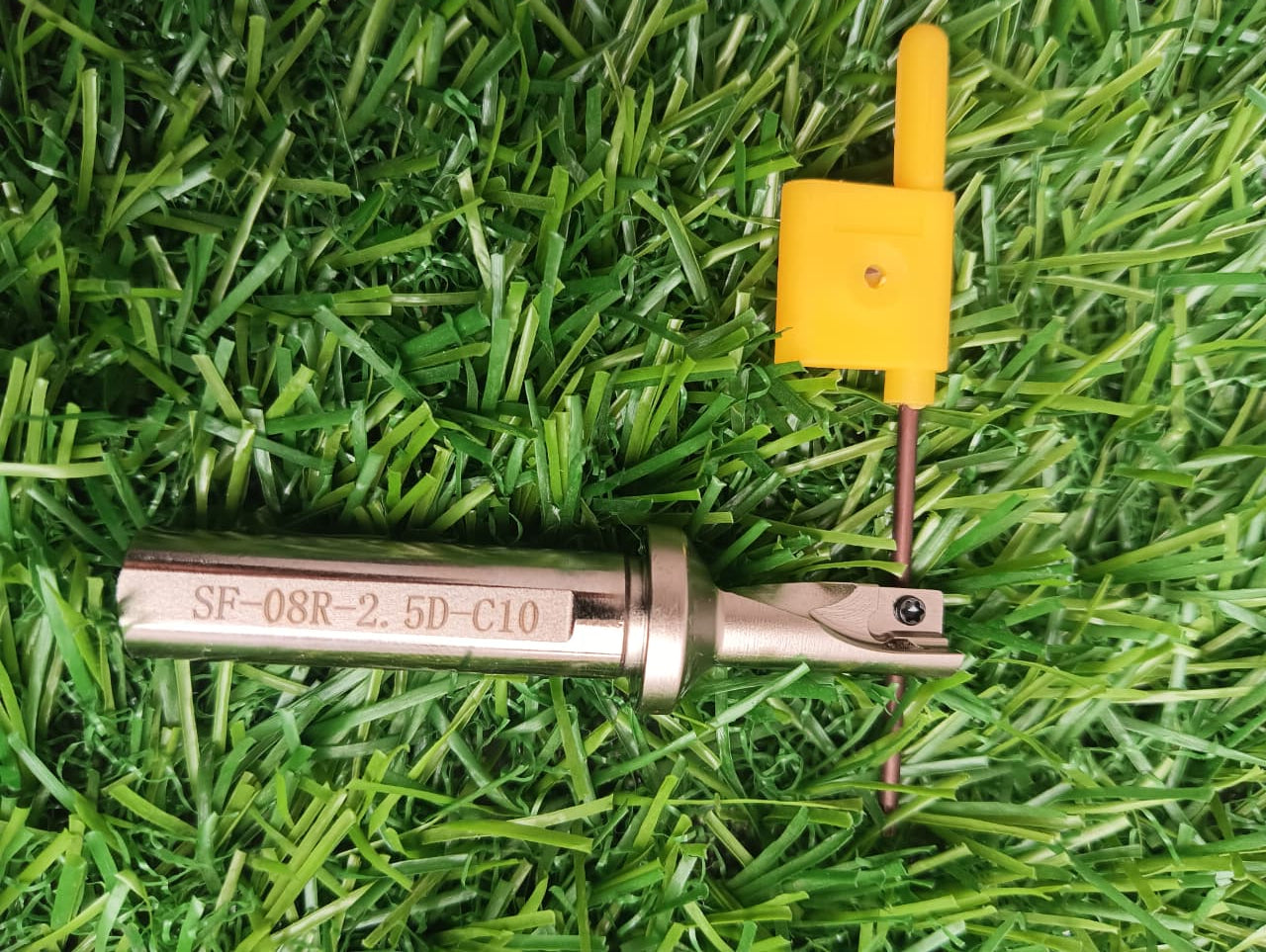 SF-08R-2.5D-C10 = (XCMT040104)