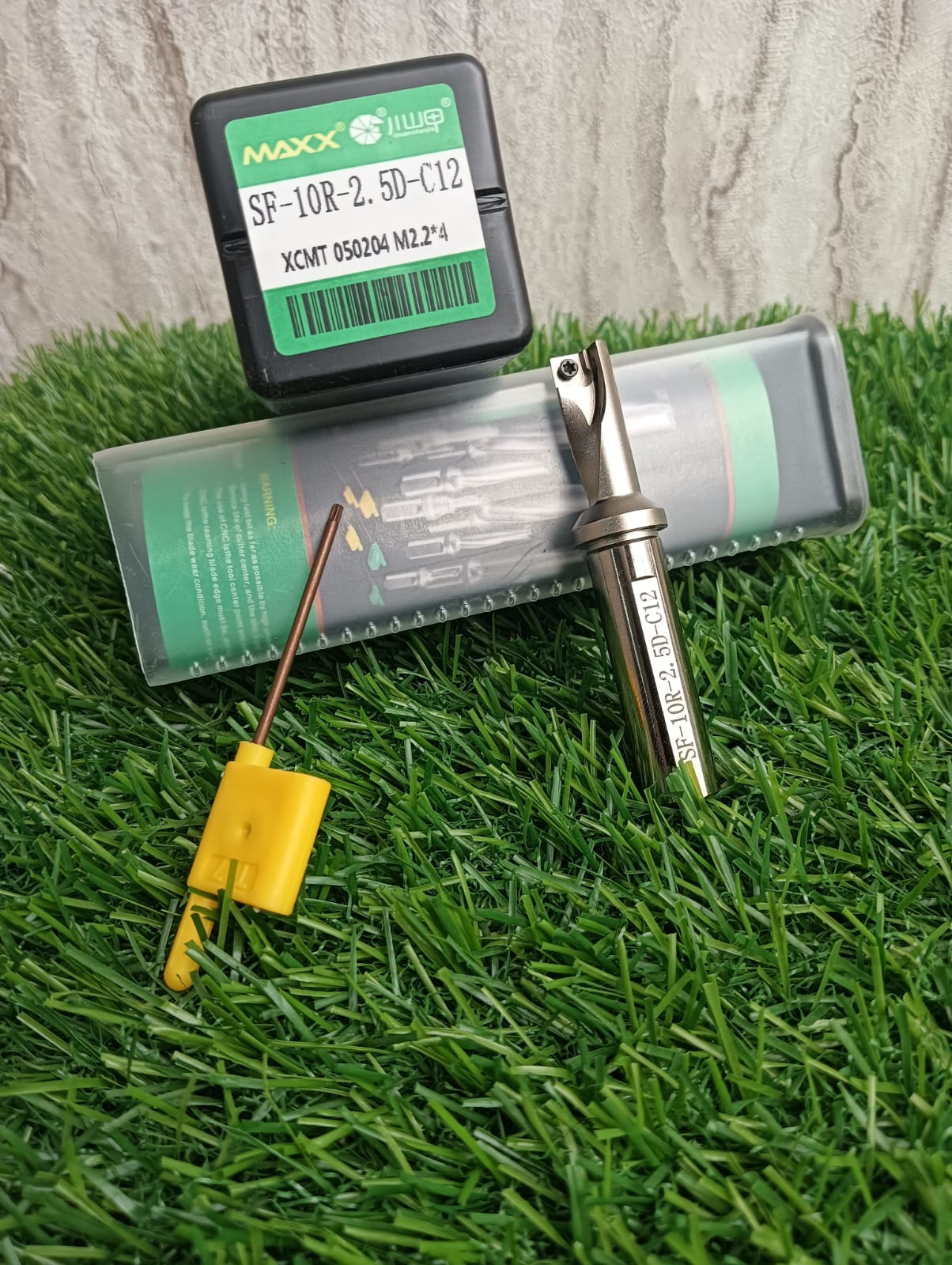 SF-10R-2.5D-C12 = (XCMT050204)