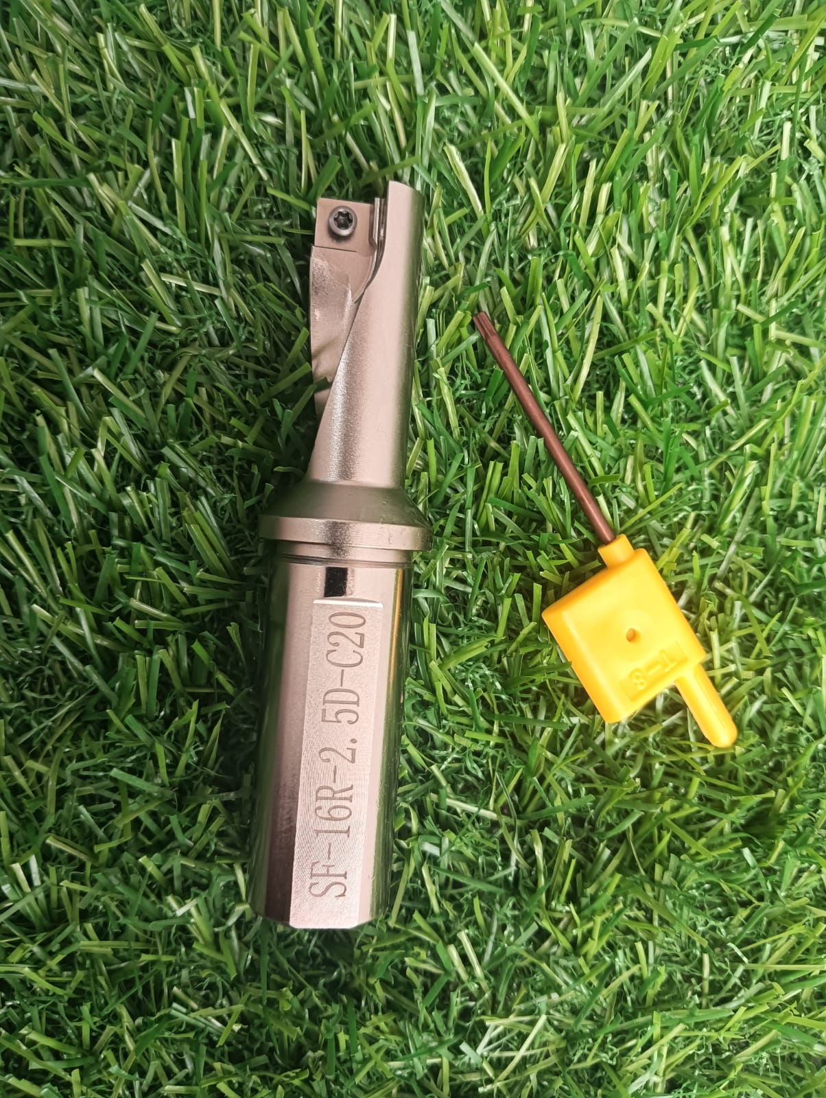 SF-16R-2.5D-C20 = (XCMT080304)
